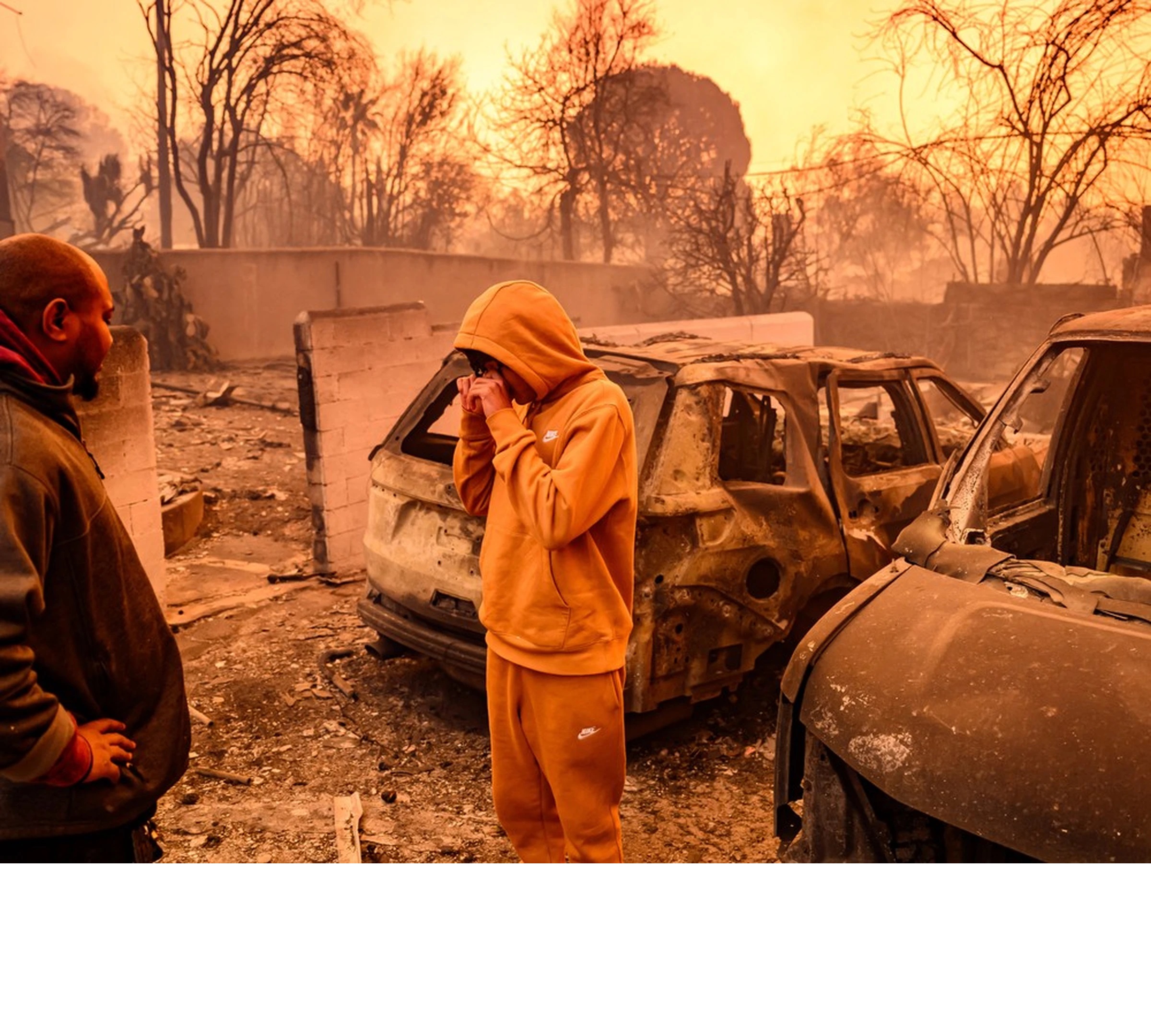 Wildfire in  Los Angeles destroyed a house